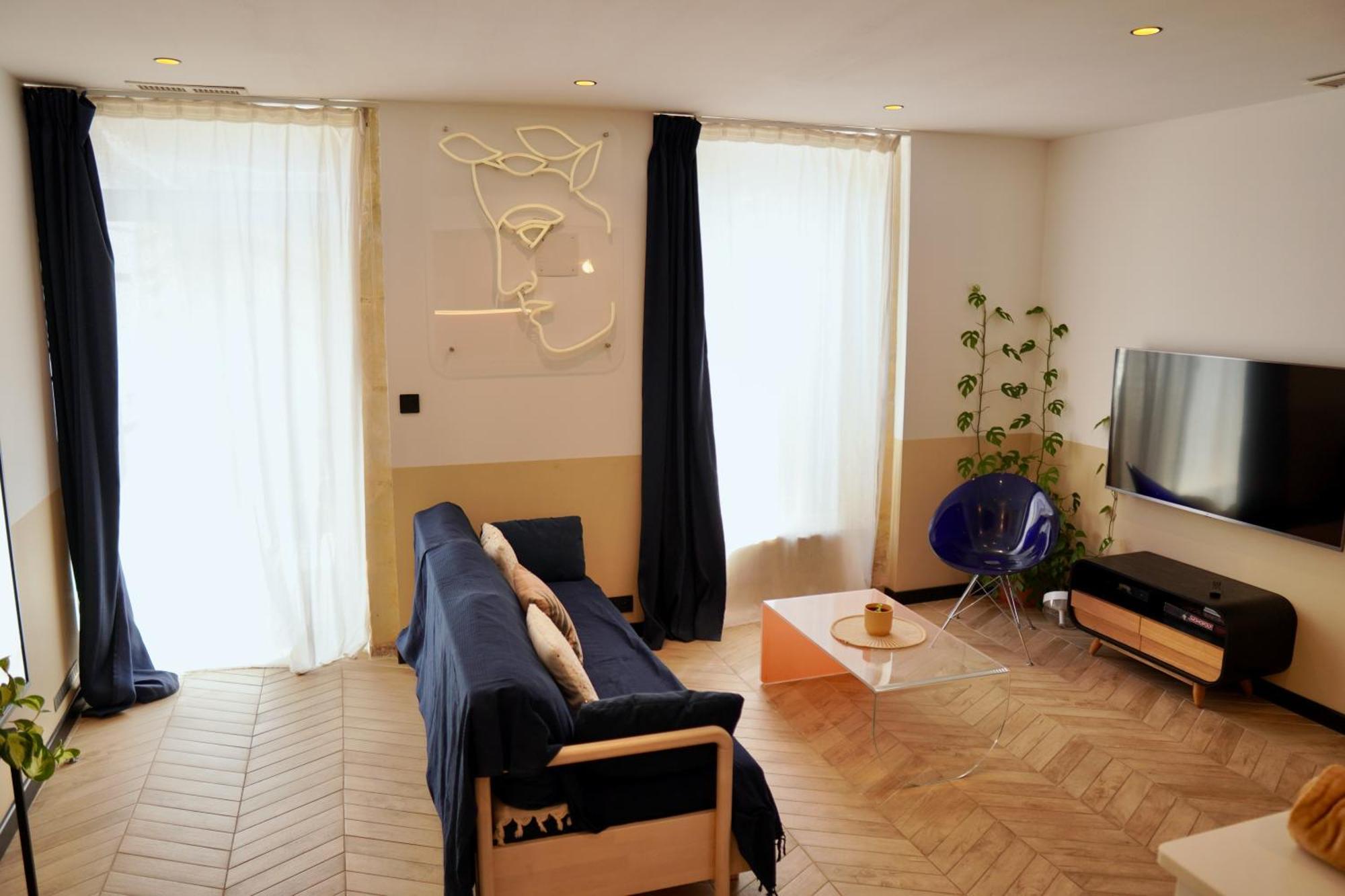 Roma Divine Home Cinema Et Jardin Nimes Luaran gambar