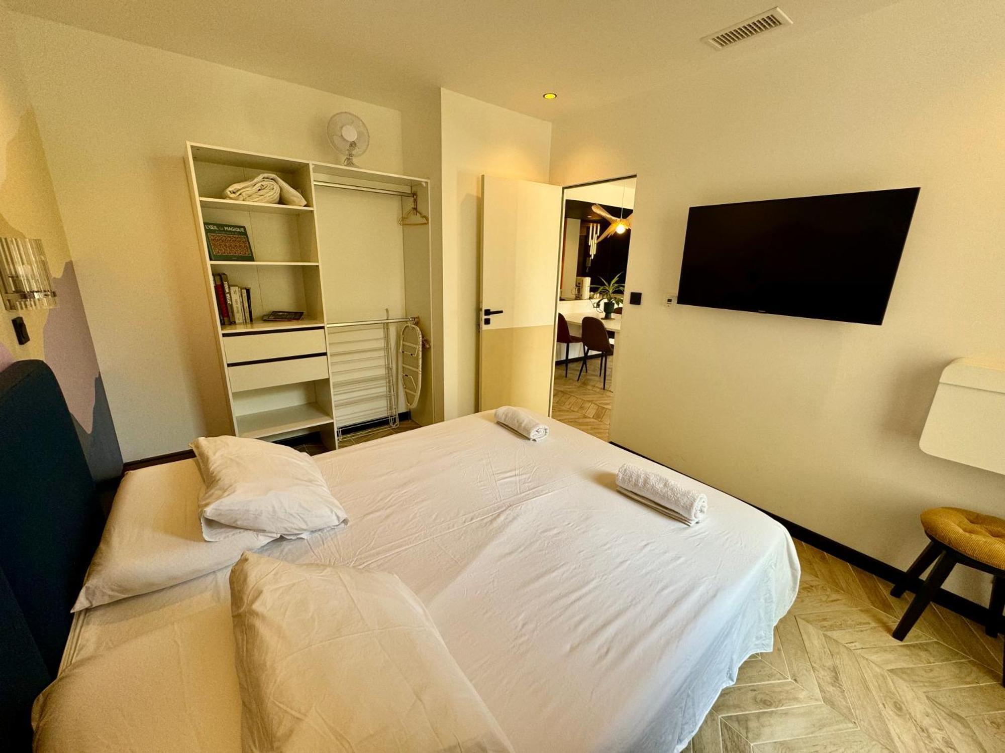 Roma Divine Home Cinema Et Jardin Nimes Luaran gambar